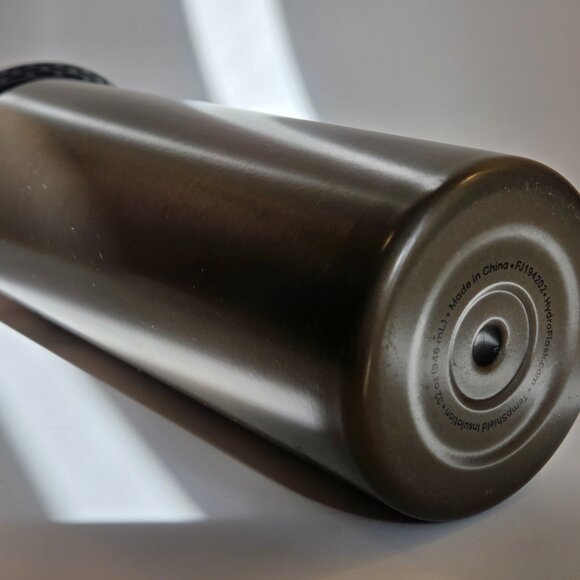 Hydro Flask 32 oz Wide Mouth Bottle – Flex Cap - Picture 4 of 7